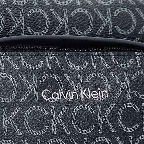 Calvin Klein Ck Must Umhängetasche 16 cm .